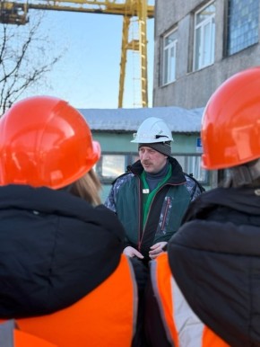 Юные лесники посетили Череповецкий фанерно-мебельный комбинат