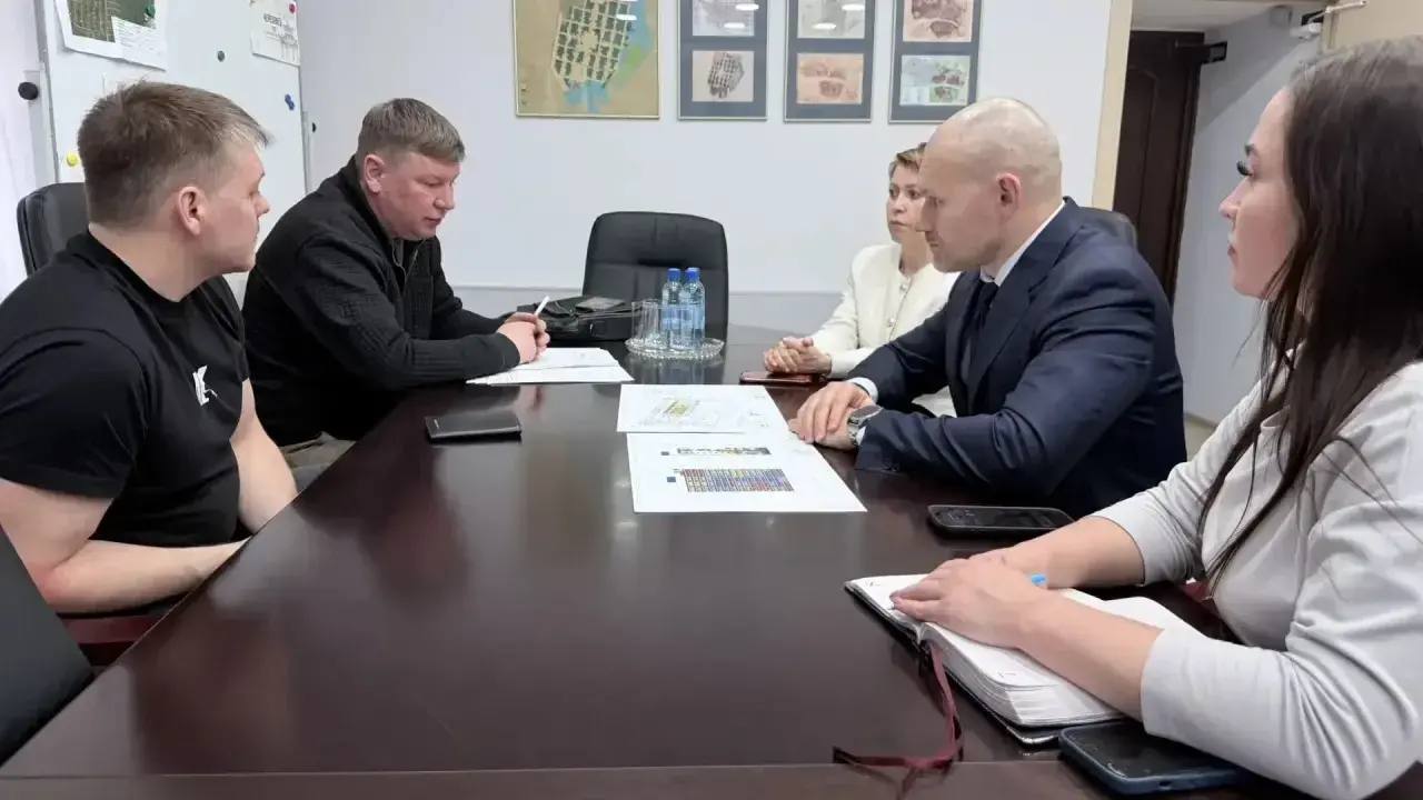 Андрей Накрошаев: Еще одним недостроем в Череповце будет меньше! Провели совещание с потенциальными застройщиками, которые будут достраивать комплекс "Две звезды" по адресу ул. К.Маркса Андрей Накрошаев: Еще одним недостроем в Череповце будет меньше! Провели совещание с потенциальными застройщиками, которые будут достраивать комплекс "Две звезды" по адресу ул. К.Маркса