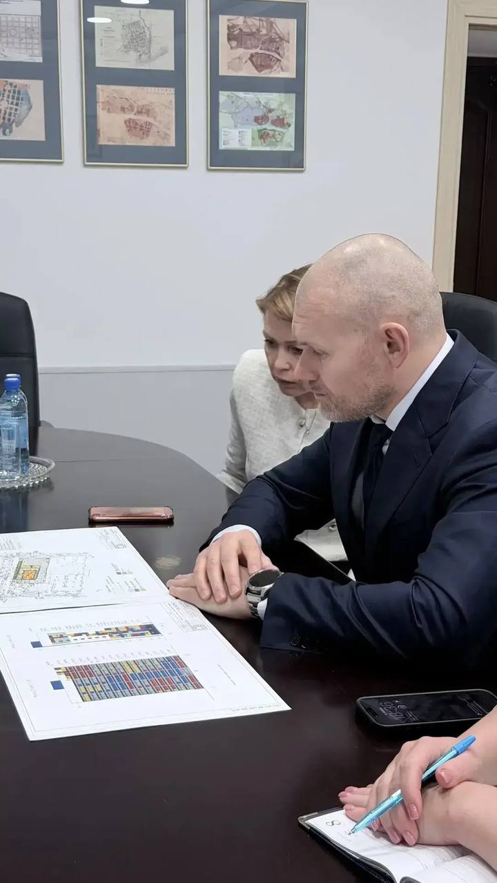 Андрей Накрошаев: Еще одним недостроем в Череповце будет меньше! Провели совещание с потенциальными застройщиками, которые будут достраивать комплекс "Две звезды" по адресу ул. К.Маркса Андрей Накрошаев: Еще одним недостроем в Череповце будет меньше! Провели совещание с потенциальными застройщиками, которые будут достраивать комплекс "Две звезды" по адресу ул. К.Маркса