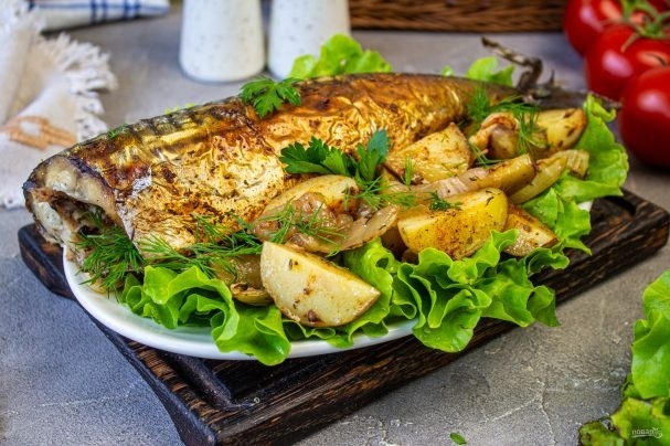 Вкусная скумбрия с картошкой, запеченная в фольге