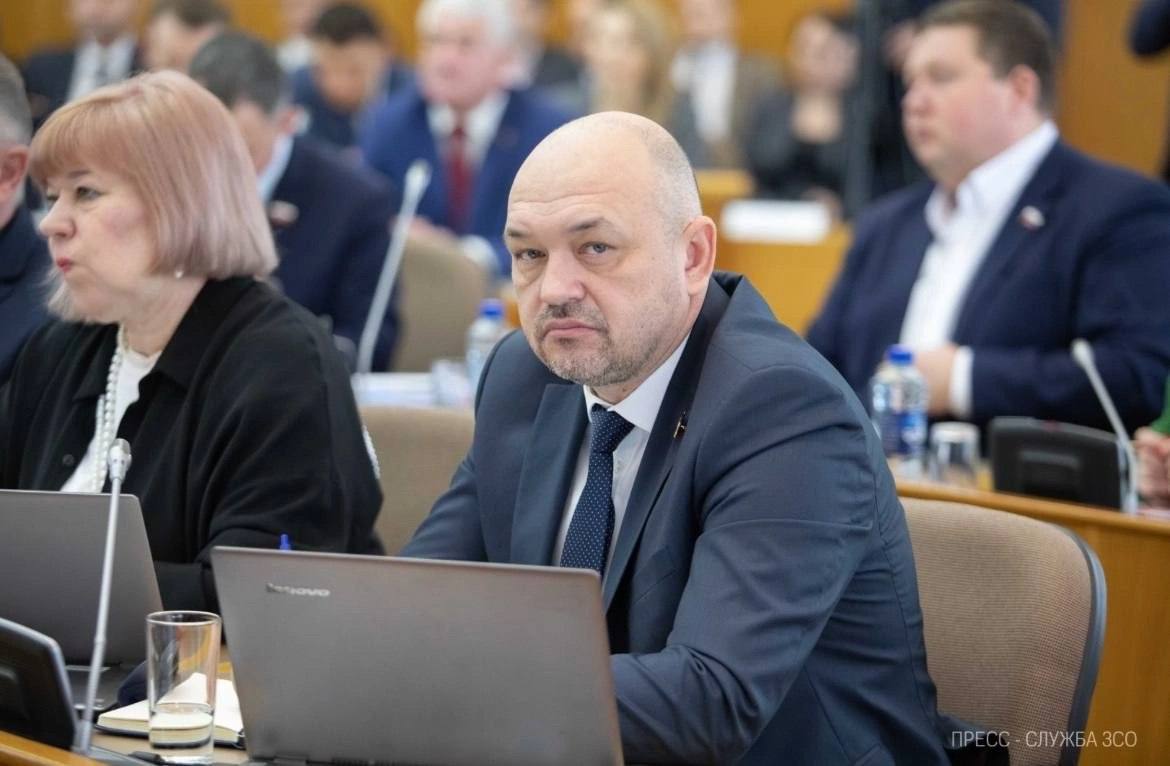 На сегодняшней сессии Законодательного Собрания области депутат Сергей Томилов сложил свои полномочия по собственному желанию