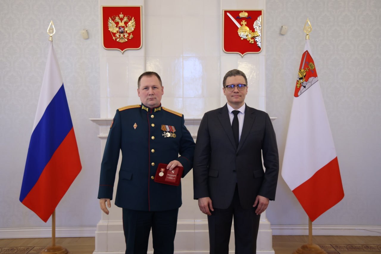 Георгий Филимонов вручил первые памятные знаки «За участие в СВО от Вологодчины» Георгий Филимонов вручил первые памятные знаки «За участие в СВО от Вологодчины»