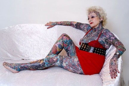 Бабушки, которые красят свои истории на коже