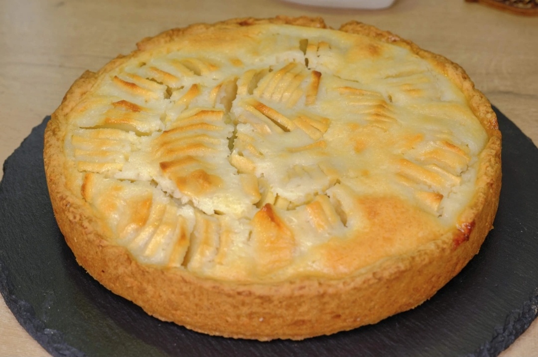 Нежный яблочный пирог по цветам Цветаевой