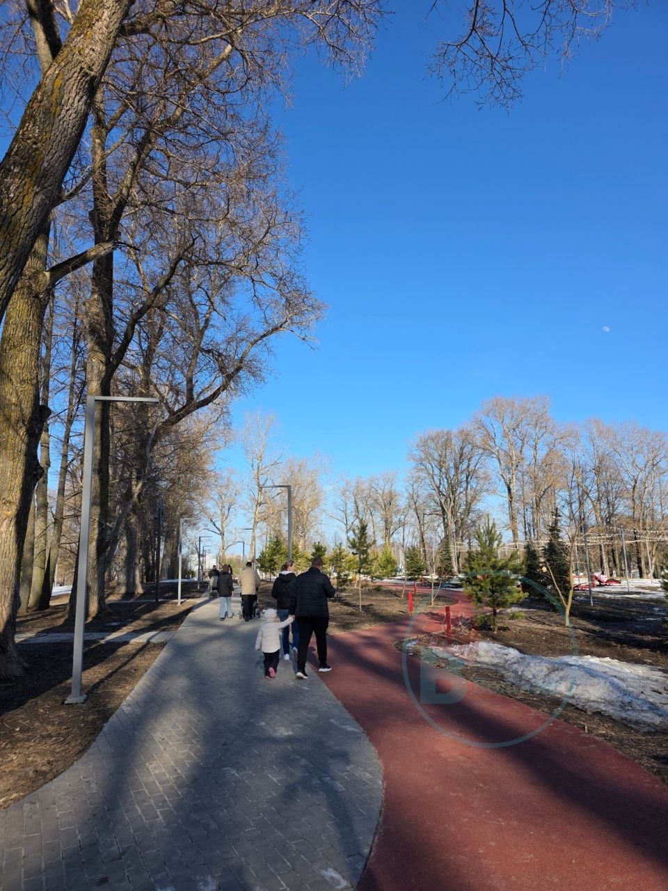 Осановская роща. На старой детской площадке никого ,все теперь на новой Осановская роща. На старой детской площадке никого ,все теперь на новой