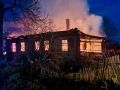 Деревянный дом сгорел ночью в Вытегре