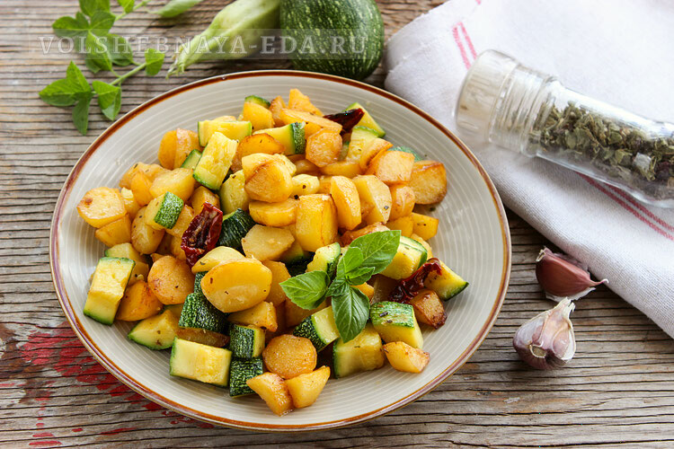 Нежный жареный картофель с цукини: простой и вкусный рецепт