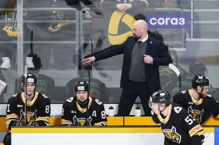 «Провалили реализацию»: тренер Козырев о вылете «Северстали» из плей-офф КХЛ