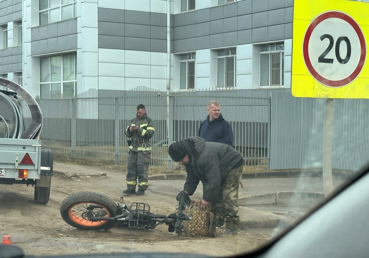 Электровелосипед столкнулся с «Ладой» в Верховажье Электровелосипед столкнулся с «Ладой» в Верховажье