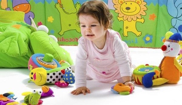 Что умеет годовичок: навыки и развитие первого года жизни