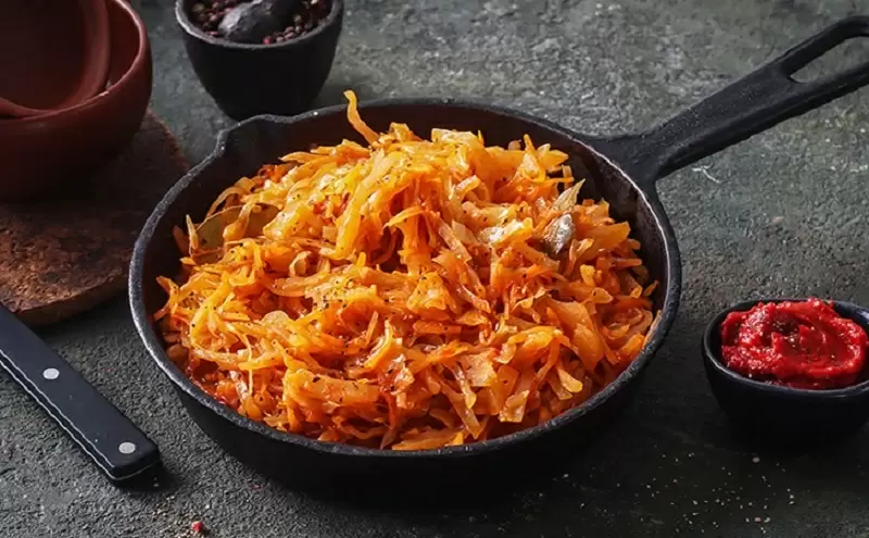 Как сделать тушёную капусту, которая удивит всех: секреты и неожиданные акценты