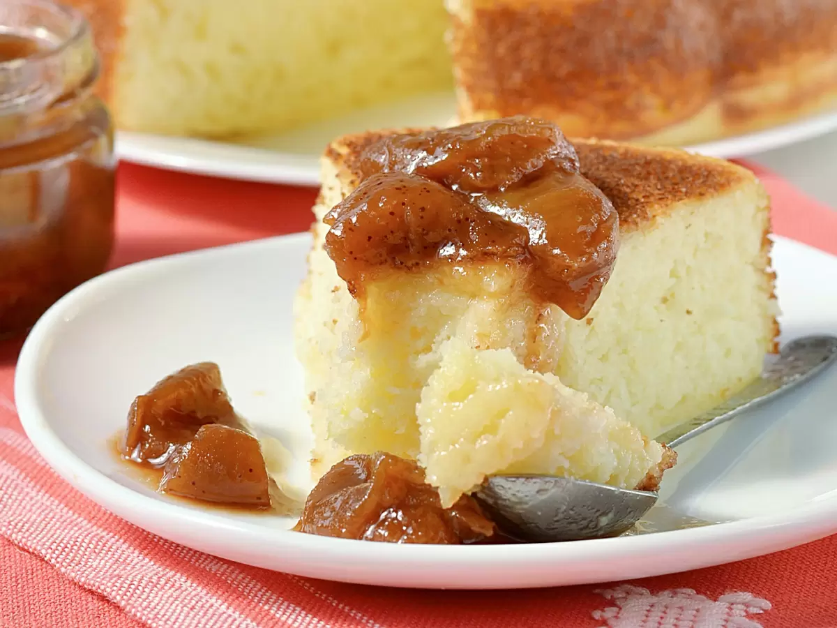 Нежный пирог без муки: манка и кефир — идеальное сочетание для любителей выпечки