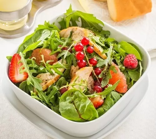 Летние кулинарные находки: восемь оригинальных рецептов с курицей для жаркого сезона