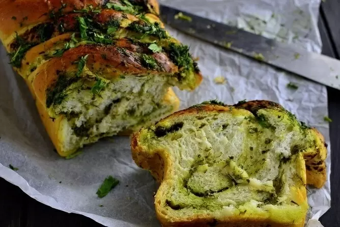 Ароматный чесночный хлеб: идеальный рецепт для всех случаев жизни