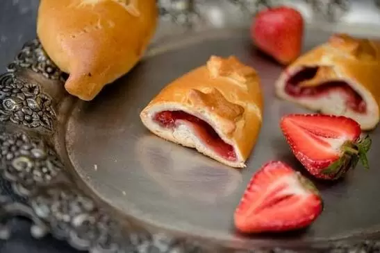 Пирожки с клубникой: как создать кулинарный шедевр дома
