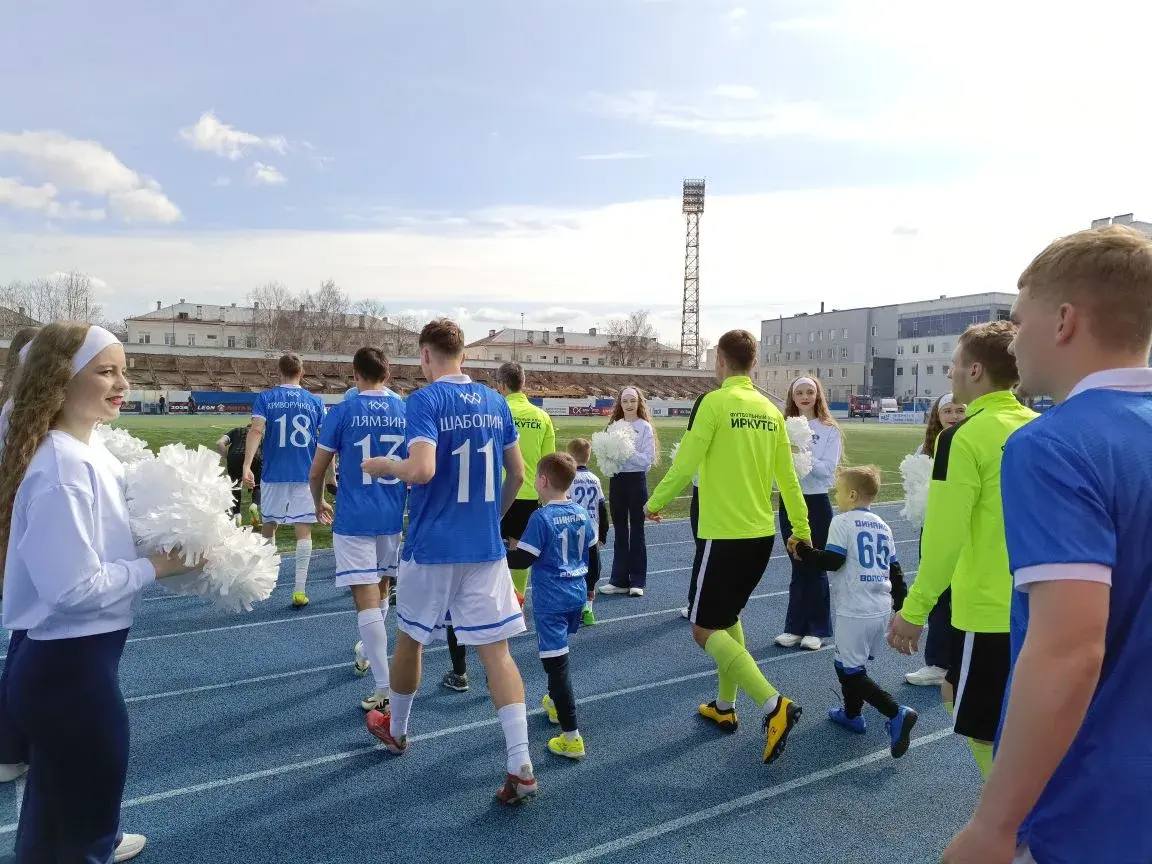 Только что в Вологде завершился первый тайм матча чемпионата Группы 2 Второй лиги Б, в котором вологодское "Динамо" принимает ФК "Иркутск"