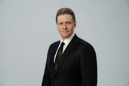 Дорогие друзья!. Поздравляю вас с Днем космонавтики! Первый полет Юрия Гагарина открыл новую эру, продемонстрировав миру передовой уровень отечественной научной и технической мысли