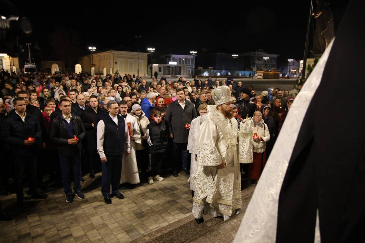 Еще фото с пасхального богослужения Еще фото с пасхального богослужения