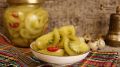 Непревзойденный вкус острых зеленых помидоров с чесночной заливкой