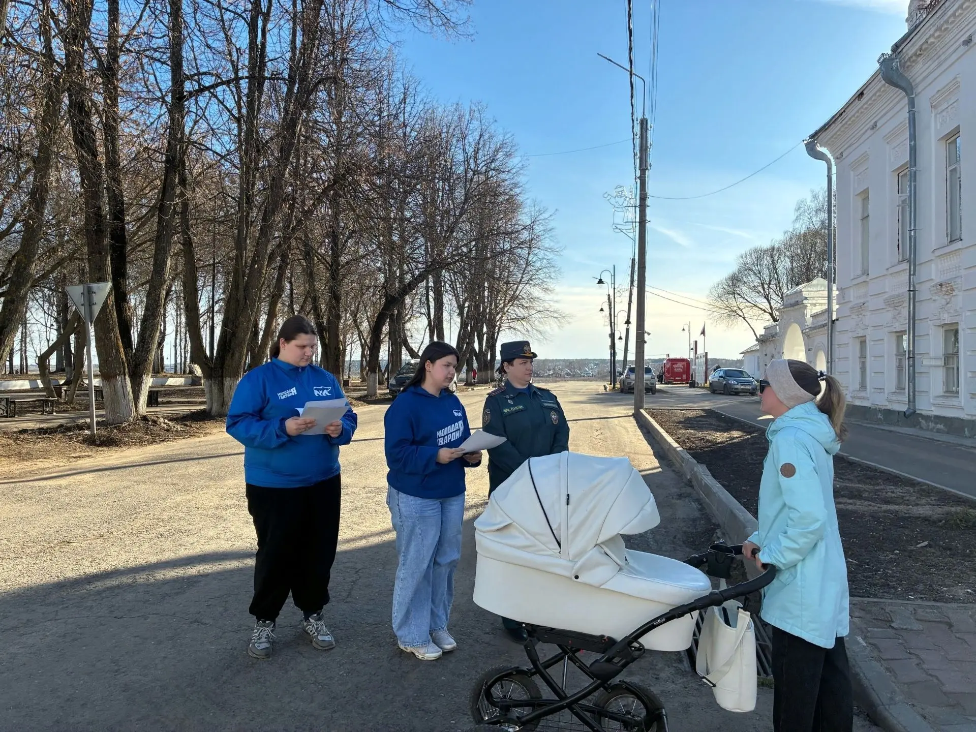 МЧС России и «Молодая Гвардия» вышли на улицы Великого Устюга