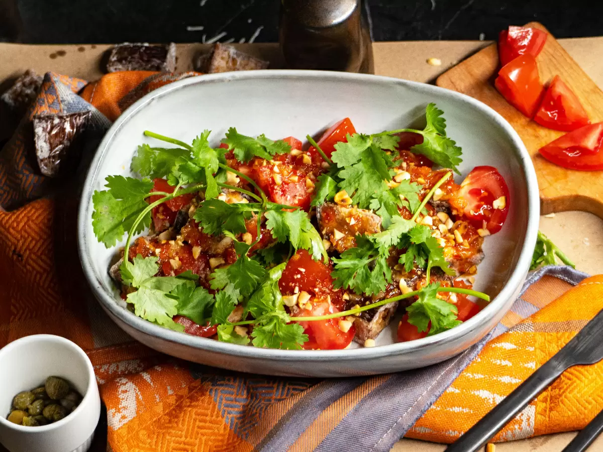 Овощной фейерверк: яркий салат с хрустящими баклажанами для любого стола