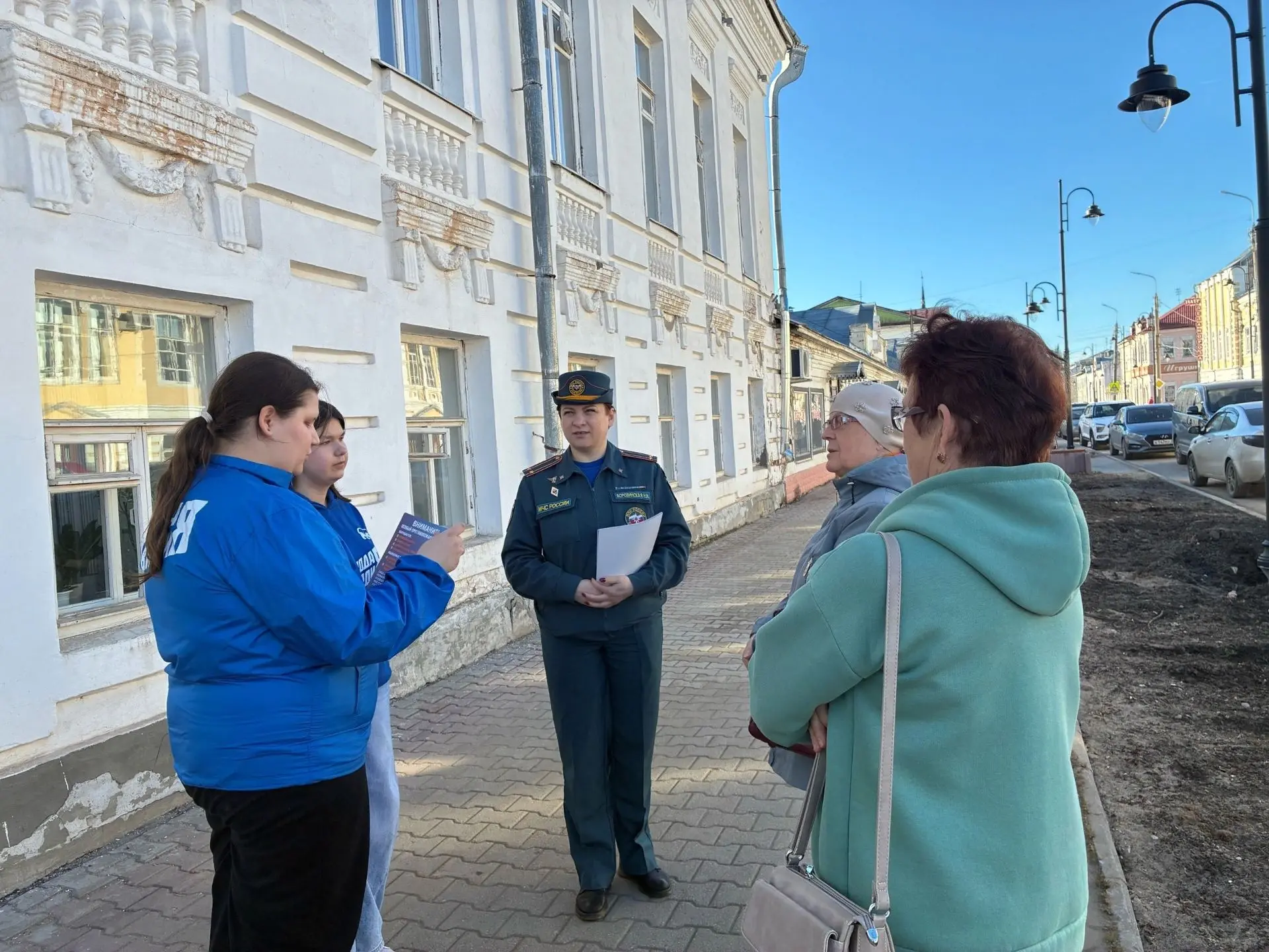 МЧС России и «Молодая Гвардия» вышли на улицы Великого Устюга МЧС России и «Молодая Гвардия» вышли на улицы Великого Устюга