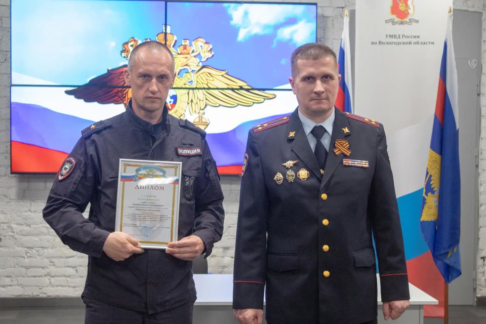 В УМВД России по Вологодской области выбрали лучшего участкового уполномоченного полиции В УМВД России по Вологодской области выбрали лучшего участкового уполномоченного полиции