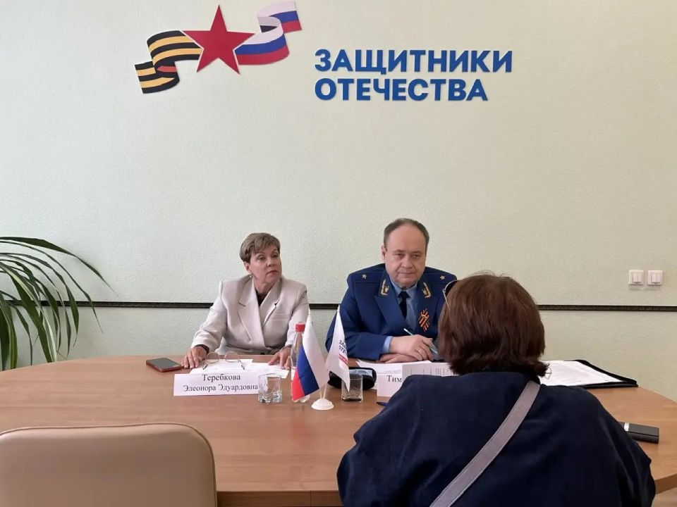 Прокурор Вологодской области Андрей Тимошичев совместно с руководителем регионального филиала Государственного фонда поддержки участников специальной военной операции «Защитники Отечества» Элеонорой Теребковой провел личный... Прокурор Вологодской области Андрей Тимошичев совместно с руководителем регионального филиала Государственного фонда поддержки участников специальной военной операции «Защитники Отечества» Элеонорой Теребковой провел личный...