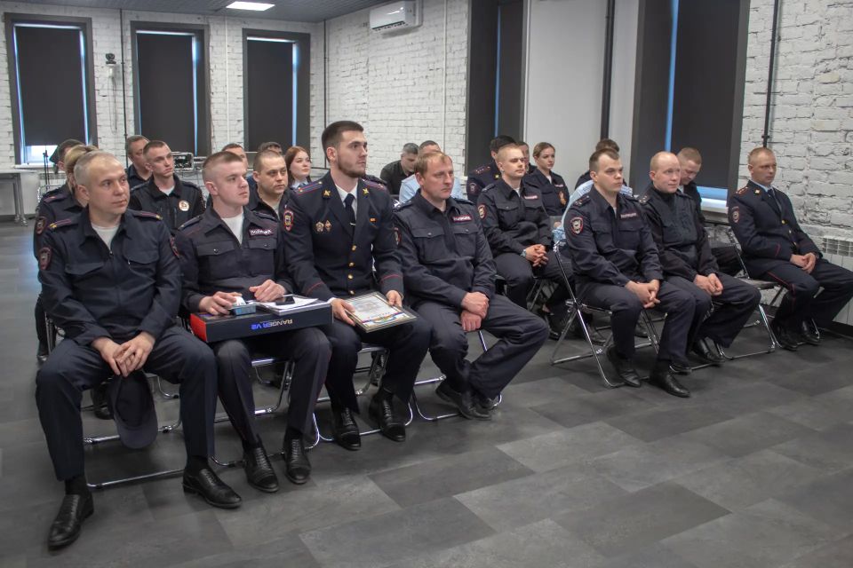 В УМВД России по Вологодской области выбрали лучшего участкового уполномоченного полиции В УМВД России по Вологодской области выбрали лучшего участкового уполномоченного полиции