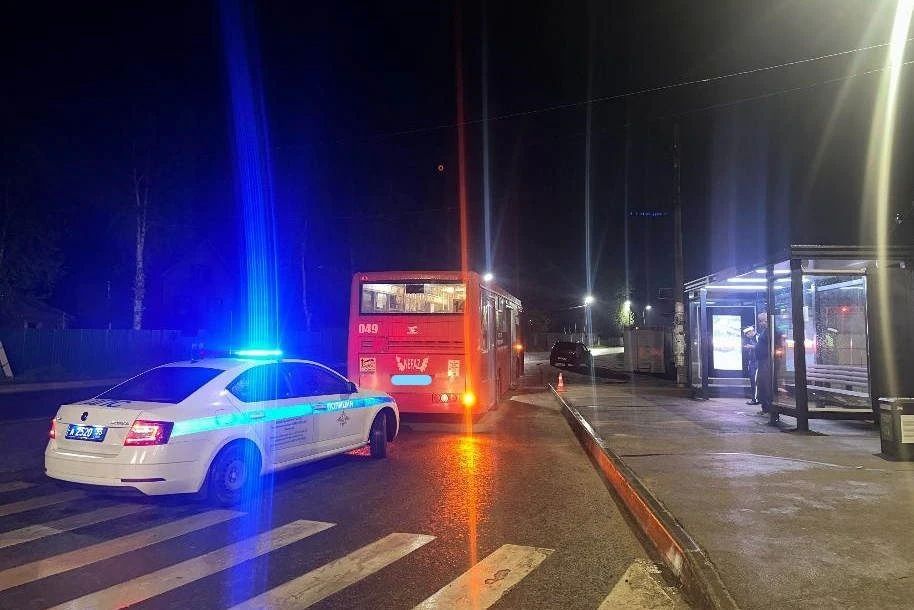 В Вологде водитель автобуса сбил пассажира на остановке «Прилуки»