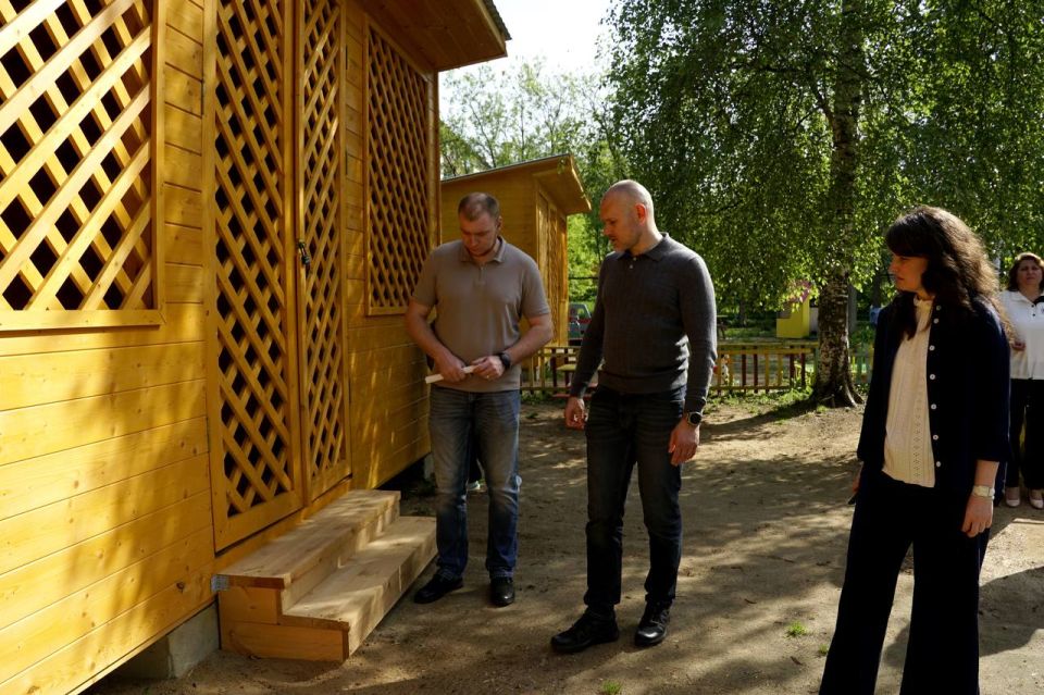 Андрей Накрошаев: Поэтапно обновляем детские сады: в детском саду №81 установили 6 новых веранд Андрей Накрошаев: Поэтапно обновляем детские сады: в детском саду №81 установили 6 новых веранд