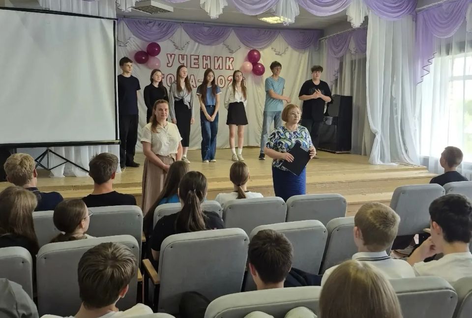 В Междуреченском округе полицейские провели антинаркотическое мероприятие для школьников с использованием арт-технологии «форум-театр» В Междуреченском округе полицейские провели антинаркотическое мероприятие для школьников с использованием арт-технологии «форум-театр»