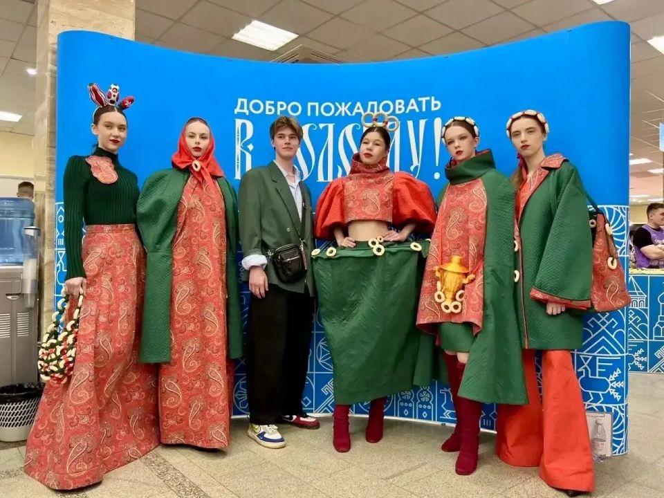 Студенты Вологодского колледжа технологии и дизайна стали победителями и финалистами Всероссийских конкурсов молодых дизайнеров Студенты Вологодского колледжа технологии и дизайна стали победителями и финалистами Всероссийских конкурсов молодых дизайнеров