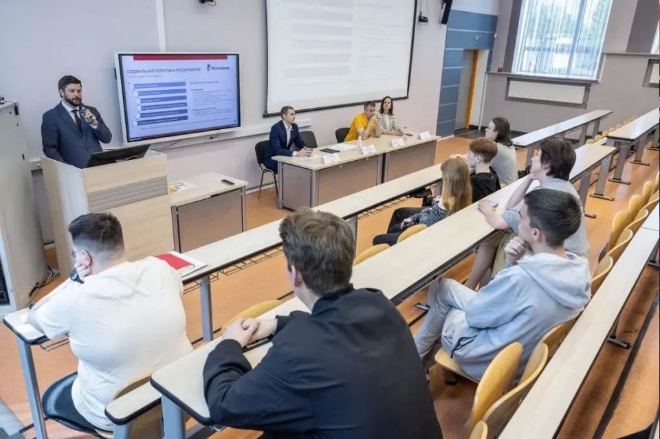 Студенты Санкт-Петербургского университета телекоммуникаций им. проф. М. А. Бонч-Бруевича смогут пройти практику и стажировку в «Ростелекоме» — одном из ведущих российских цифровых провайдеров Студенты Санкт-Петербургского университета телекоммуникаций им. проф. М. А. Бонч-Бруевича смогут пройти практику и стажировку в «Ростелекоме» — одном из ведущих российских цифровых провайдеров
