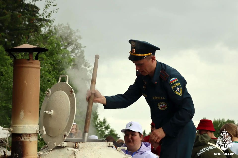 Сотрудники МЧС России пополнили «Сад памяти» Сотрудники МЧС России пополнили «Сад памяти»