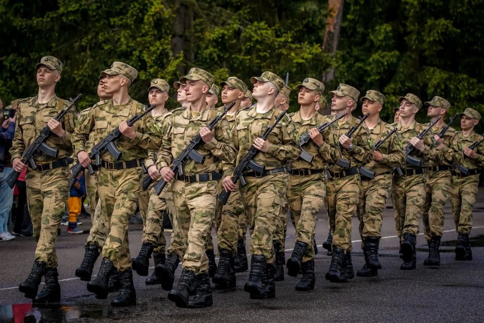 Сегодня в Ленинградской области состоялась торжественная церемония Военной присяги военнослужащими по призыву 33-й бригады оперативного назначения и полка по охране важных государственных объектов Северо-Западного округа... Сегодня в Ленинградской области состоялась торжественная церемония Военной присяги военнослужащими по призыву 33-й бригады оперативного назначения и полка по охране важных государственных объектов Северо-Западного округа...