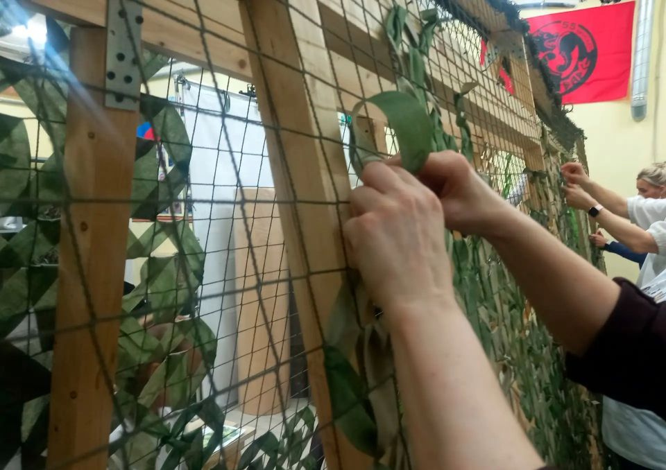 Волонтеры из Вологды подготовили для военнослужащих маскировочные сети и тактическую одежду Волонтеры из Вологды подготовили для военнослужащих маскировочные сети и тактическую одежду