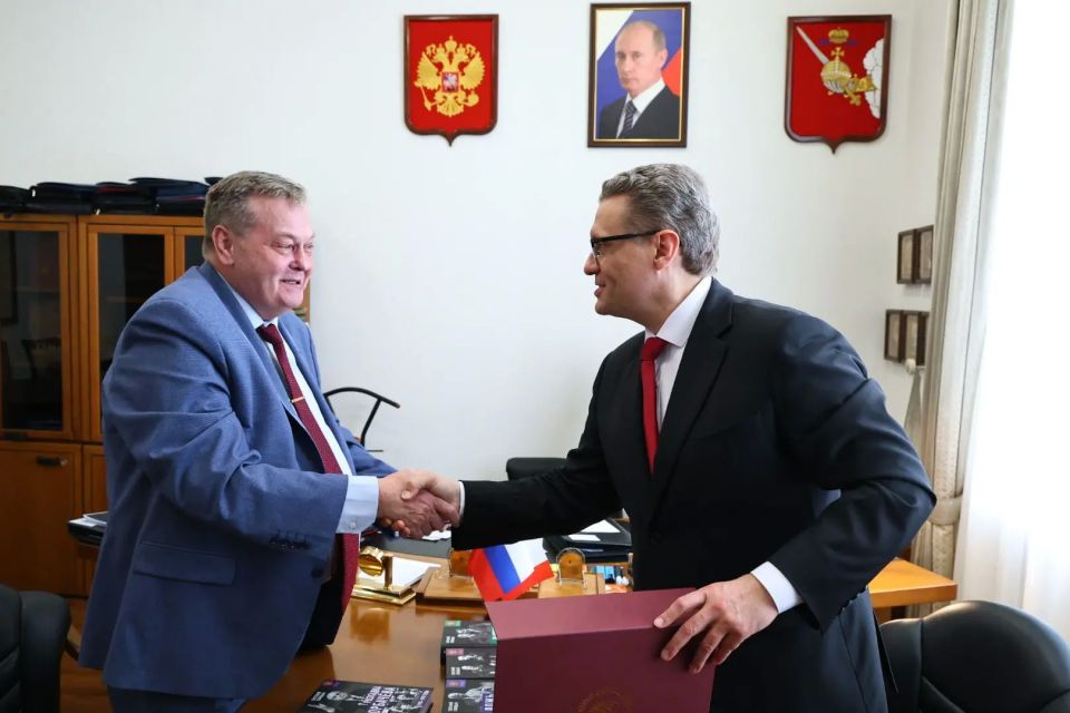 Георгий Филимонов: Сегодня в Представительстве Вологодской области в Москве провели содержательную встречу с историком и публицистом Евгением Юрьевичем Спицыным Георгий Филимонов: Сегодня в Представительстве Вологодской области в Москве провели содержательную встречу с историком и публицистом Евгением Юрьевичем Спицыным