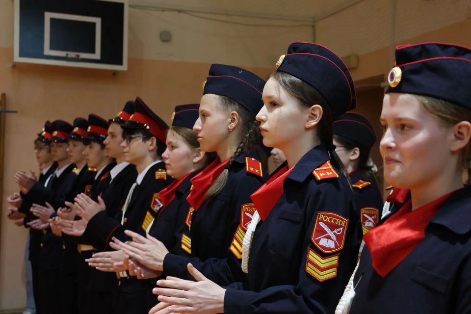 В Череповце полицейские поздравили выпускников кадетских классов В Череповце полицейские поздравили выпускников кадетских классов