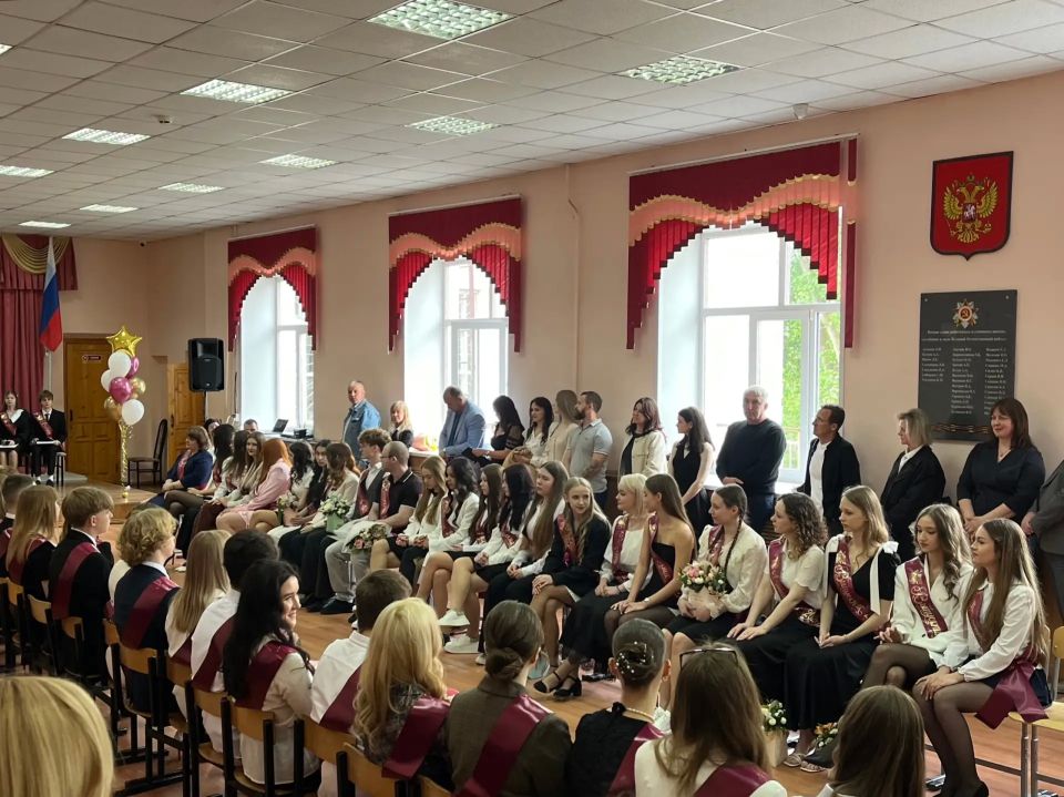 ВЕСТИ35.РФ сегодня провожали во взрослую жизнь выпускников сразу двух школ Вологды — Гимназии №2 и Школы № 8 ВЕСТИ35.РФ сегодня провожали во взрослую жизнь выпускников сразу двух школ Вологды — Гимназии №2 и Школы № 8