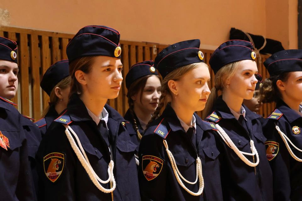 В Череповце полицейские поздравили выпускников кадетских классов В Череповце полицейские поздравили выпускников кадетских классов