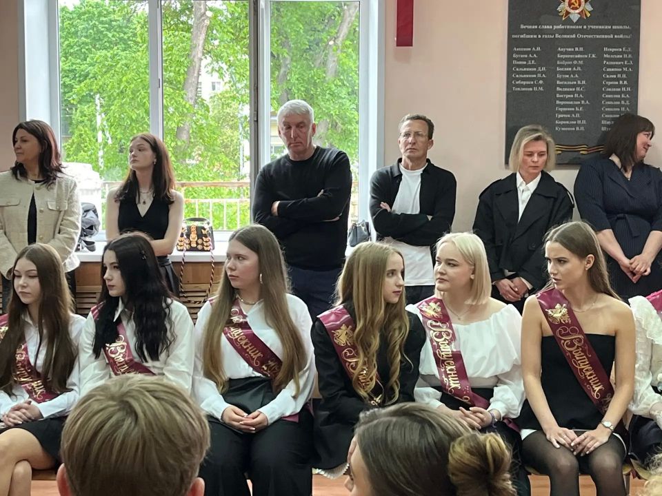 ВЕСТИ35.РФ сегодня провожали во взрослую жизнь выпускников сразу двух школ Вологды — Гимназии №2 и Школы № 8 ВЕСТИ35.РФ сегодня провожали во взрослую жизнь выпускников сразу двух школ Вологды — Гимназии №2 и Школы № 8