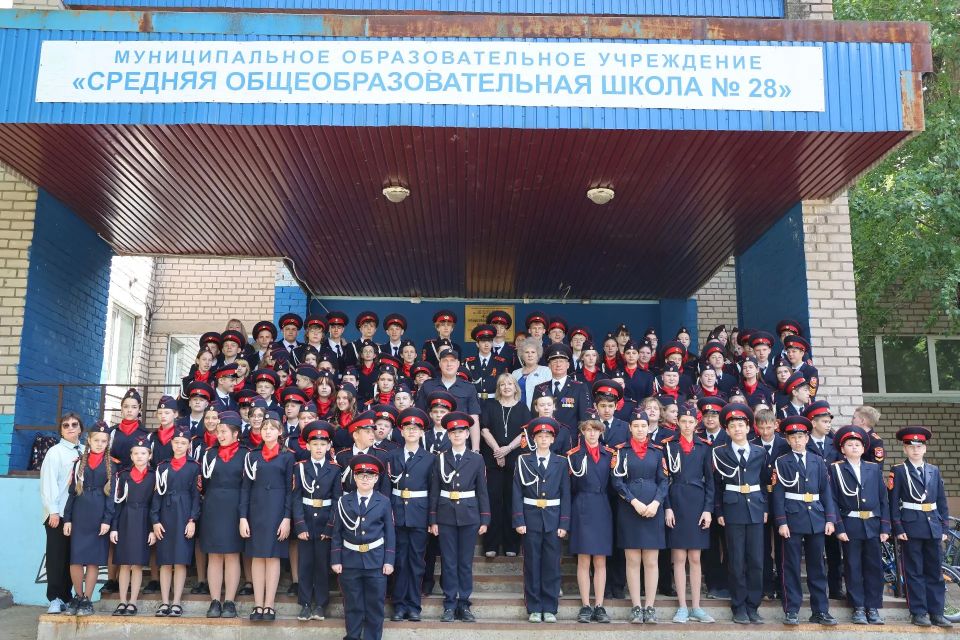 В Череповце полицейские поздравили выпускников кадетских классов В Череповце полицейские поздравили выпускников кадетских классов