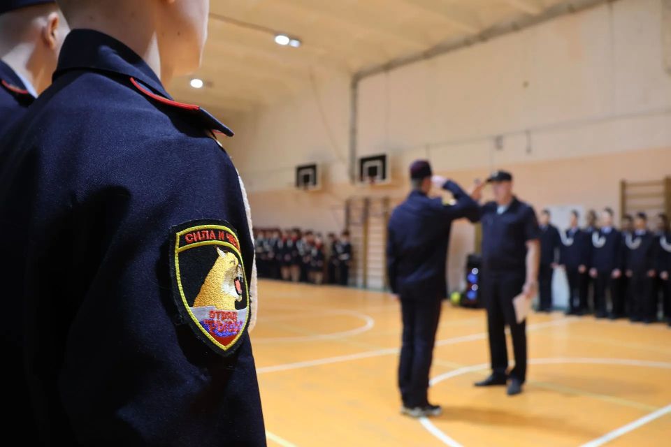 В Череповце полицейские поздравили выпускников кадетских классов В Череповце полицейские поздравили выпускников кадетских классов
