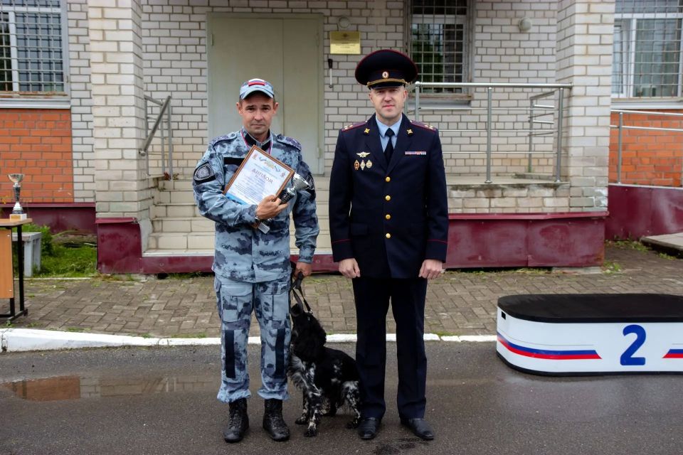 В Вологодской области наградили лучших полицейских-кинологов В Вологодской области наградили лучших полицейских-кинологов
