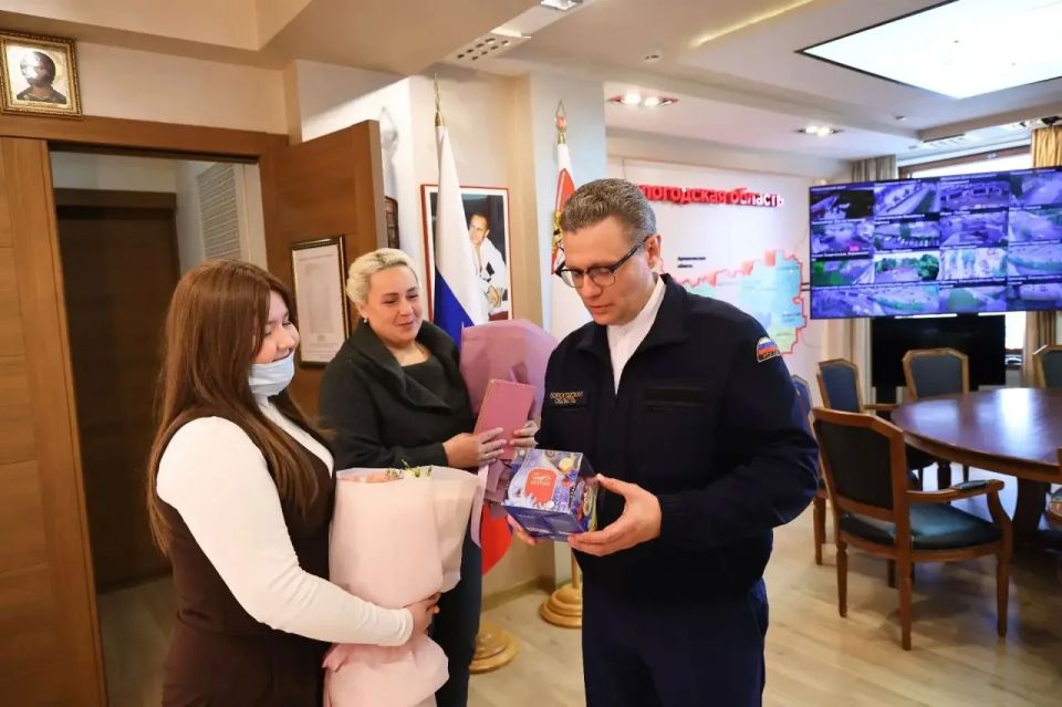 Георгий Филимонов: В гости зашли 14-летняя Мирослава Семёнова и её мама Наталия Николаевна Георгий Филимонов: В гости зашли 14-летняя Мирослава Семёнова и её мама Наталия Николаевна
