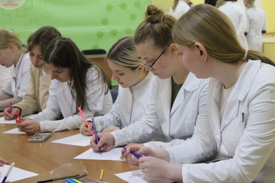 В Череповецком медицинском колледже прошел конкурс профессионального мастерства по сестринскому делу В Череповецком медицинском колледже прошел конкурс профессионального мастерства по сестринскому делу