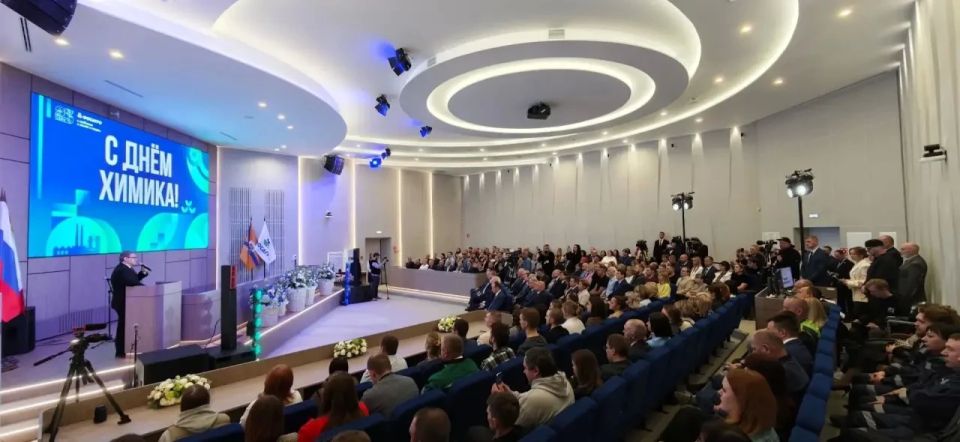 Георгий Филимонов: С наступающим Днём химика поздравил трудовой коллектив «ФосАгро» Георгий Филимонов: С наступающим Днём химика поздравил трудовой коллектив «ФосАгро»
