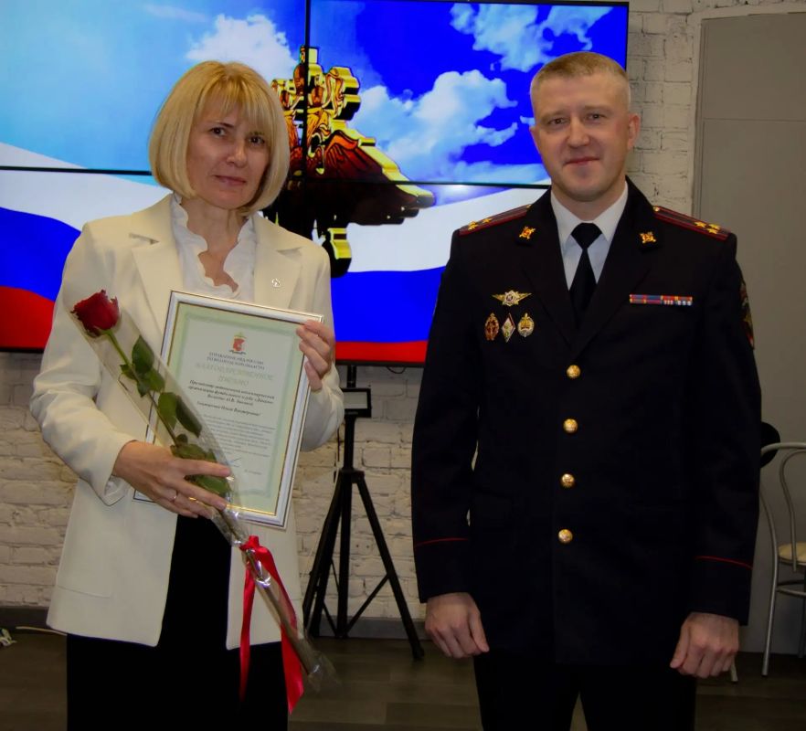 Заместитель начальника УМВД России по Вологодской области – начальник полиции Александр Дерягин поздравил сотрудников подразделений по делам несовершеннолетних Заместитель начальника УМВД России по Вологодской области – начальник полиции Александр Дерягин поздравил сотрудников подразделений по делам несовершеннолетних