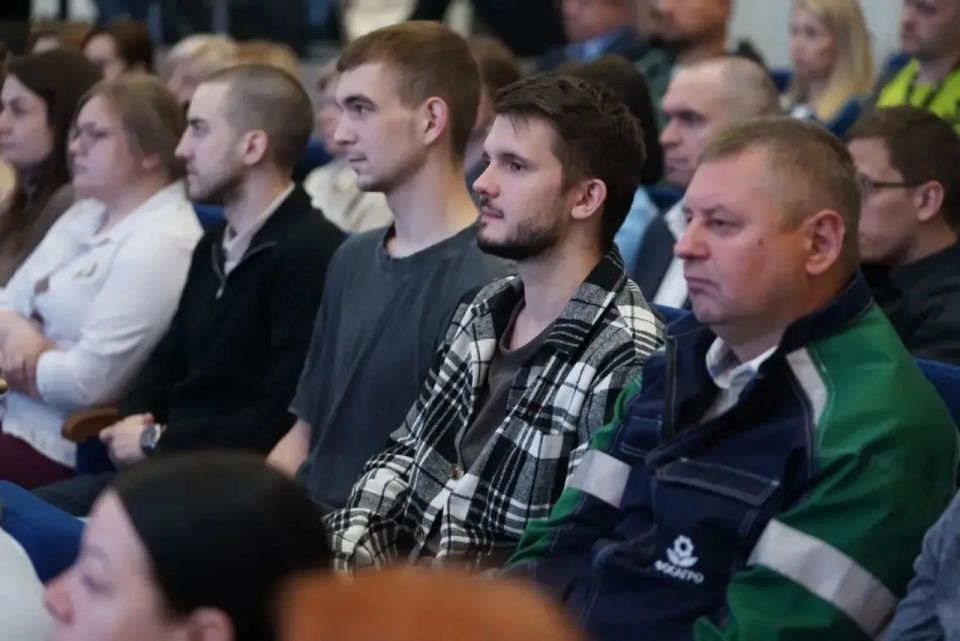 Георгий Филимонов: С наступающим Днём химика поздравил трудовой коллектив «ФосАгро» Георгий Филимонов: С наступающим Днём химика поздравил трудовой коллектив «ФосАгро»